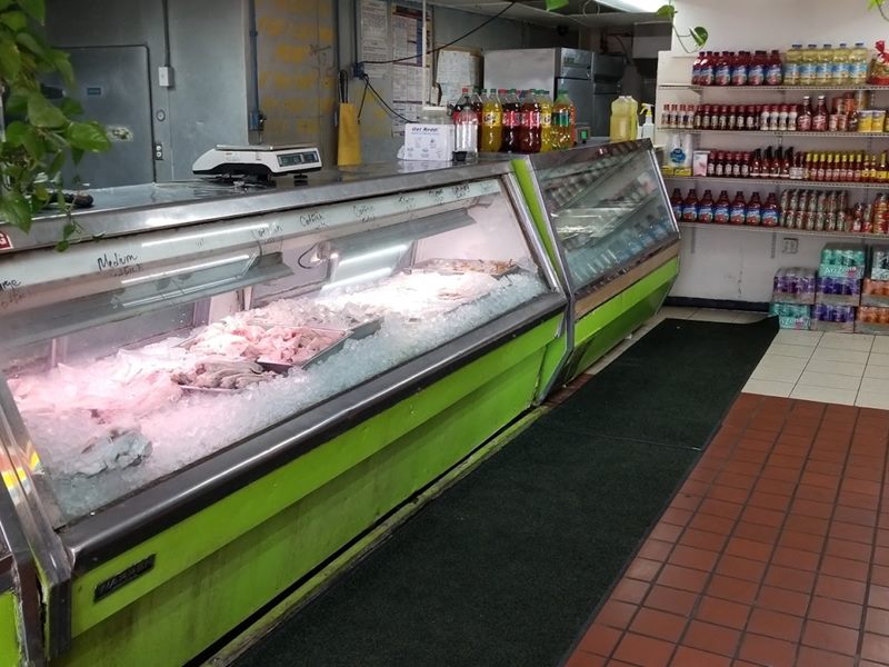Fort Worth Seafood Fish Market & Restaurant- Live Crawfish & More interior